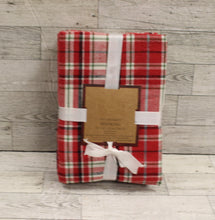 Load image into Gallery viewer, Well Dressed Home Set of 8 Plaid 20&quot;x20&quot; Cloth Napkins - New
