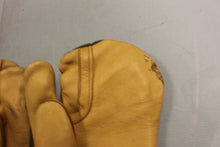 Load image into Gallery viewer, Trigger Finger Mitten Shells with Liner - Size: Medium - NSN 8415-01-926-4291