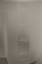 Load image into Gallery viewer, 2 Quart Twist Top Food Storage - 8 cups - Used