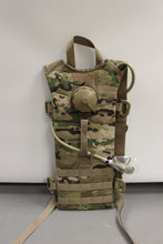 Load image into Gallery viewer, US Army Multicam Hydration System Carrier with Bladder - 8465-01-580-1316 - New