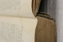 Load image into Gallery viewer, Automatic Weapons of the World - Melvin Johnson &amp; Charles Haven