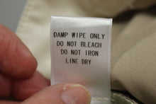 Load image into Gallery viewer, Le Lis Women&#39;s Two Tone Shorts - Large - Used