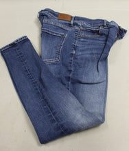 Load image into Gallery viewer, Express Ankle Legging Jeans - Size 6 - High Rise - Used