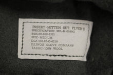 Load image into Gallery viewer, Artic Flying Mitten Set with Insert - Medium - 8415-00-268-8312 - Used
