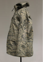 Load image into Gallery viewer, USAF APECS All Purpose Environmental Camouflage Parka - Medium Regular - NWOT