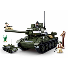 Load image into Gallery viewer, WWII Soviet T-34 Battle Tank Building Brick Kit - 687 Pieces - New