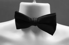 Load image into Gallery viewer, US Military Men's Clip On Bow Tie - Black - Used