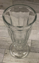 Load image into Gallery viewer, Anchor Hocking 12 Oz Soda Tumbler Fountainware Glass - Clear - Used