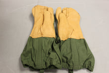 Load image into Gallery viewer, Trigger Finger Mitten Shells with Liner - Size: Medium - NSN 8415-01-926-4291