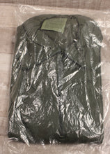 Load image into Gallery viewer, Heat Retentive &amp; Moisture Resistant Sleeping Shirt - Zip Up - Medium - New