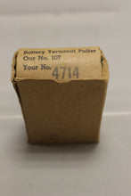 Load image into Gallery viewer, Vintage Battery Terminal Puller - No. 107 - Used