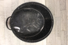 Load image into Gallery viewer, Vintage 16" Black Enamel Speckle Oval Roasting Pan with Lid - Used