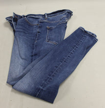 Load image into Gallery viewer, Express Ankle Legging Jeans - Size 6 - High Rise - Used