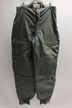 Load image into Gallery viewer, Type F-1B Extreme Cold Weather Trousers - Size: 32 - 8415-00-394-3609 - Used