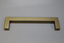 Load image into Gallery viewer, Emetek Warwick 5&quot; Cabinet Pull 86706US4 -Satin Brass -New