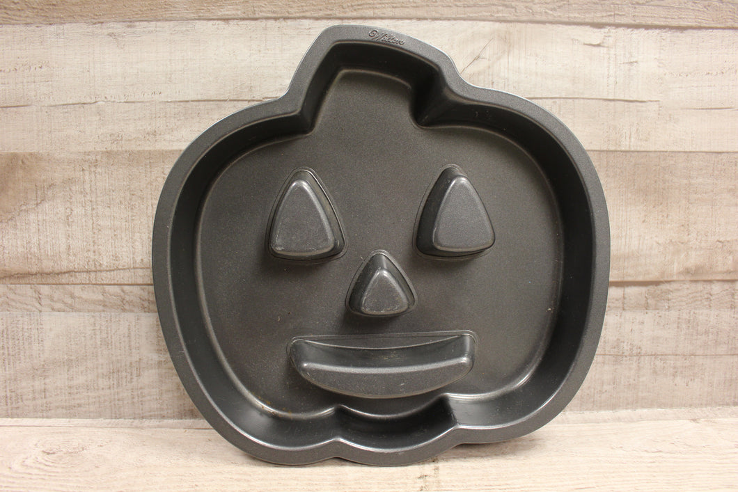 Wilton Pumpkin Shaped Cake Mold Cake Pan -Used