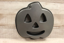 Load image into Gallery viewer, Wilton Pumpkin Shaped Cake Mold Cake Pan -Used