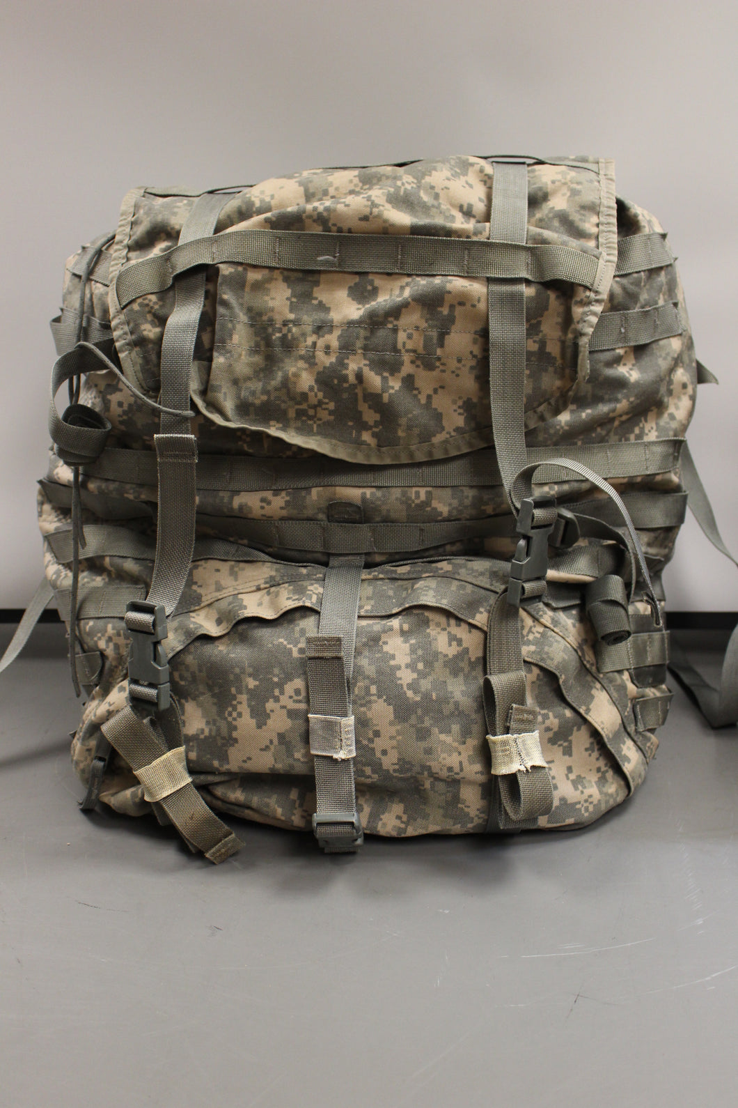 Molle II ACU Modular Lightweight Load-Carrying Equipment Rucksack Large Pack