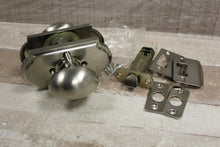 Load image into Gallery viewer, Weslock Keylock Entrance Lock 700 Series Julienne Knob Satin Nickel -New