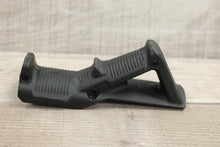 Load image into Gallery viewer, MAGPUL AFG1 Angled Foregrip - Black