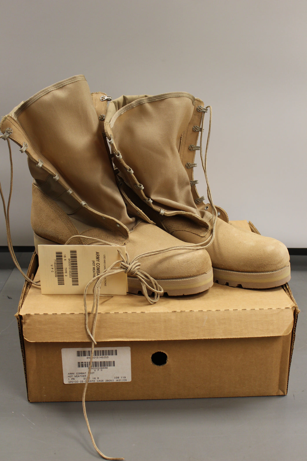 US Military Issued Tan Combat Boots, Size: 16R, 8430-01-514-5253, New!
