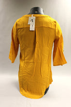 Load image into Gallery viewer, Gamiss Women&#39;s Top - Size: Medium - Mango - New