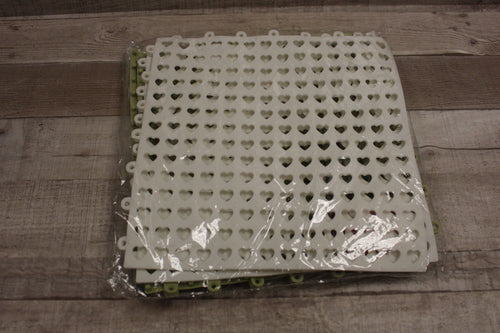 4-Pack Interlocking Rubber Floor Tiles Heart Shaped Bathroom Pool -Green -New