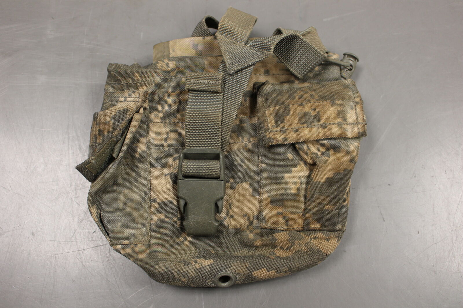 Borsa Portabottiglia US Army ACU MOLLE UCP – Tasca Da Campo Da 1 Quarto (usata, Made In USA)