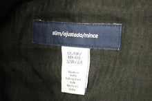 Load image into Gallery viewer, Amazon Essentials Men&#39;s Slim-fit Wrinkle-Resistant Pants - 32x32 - Black - New