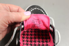 Load image into Gallery viewer, Sperry Womens Canvas Top-Sider Shoe. Size: 2.5M, Black/Pink