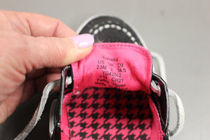Sperry Womens Canvas Top-Sider Shoe. Size: 2.5M, Black/Pink