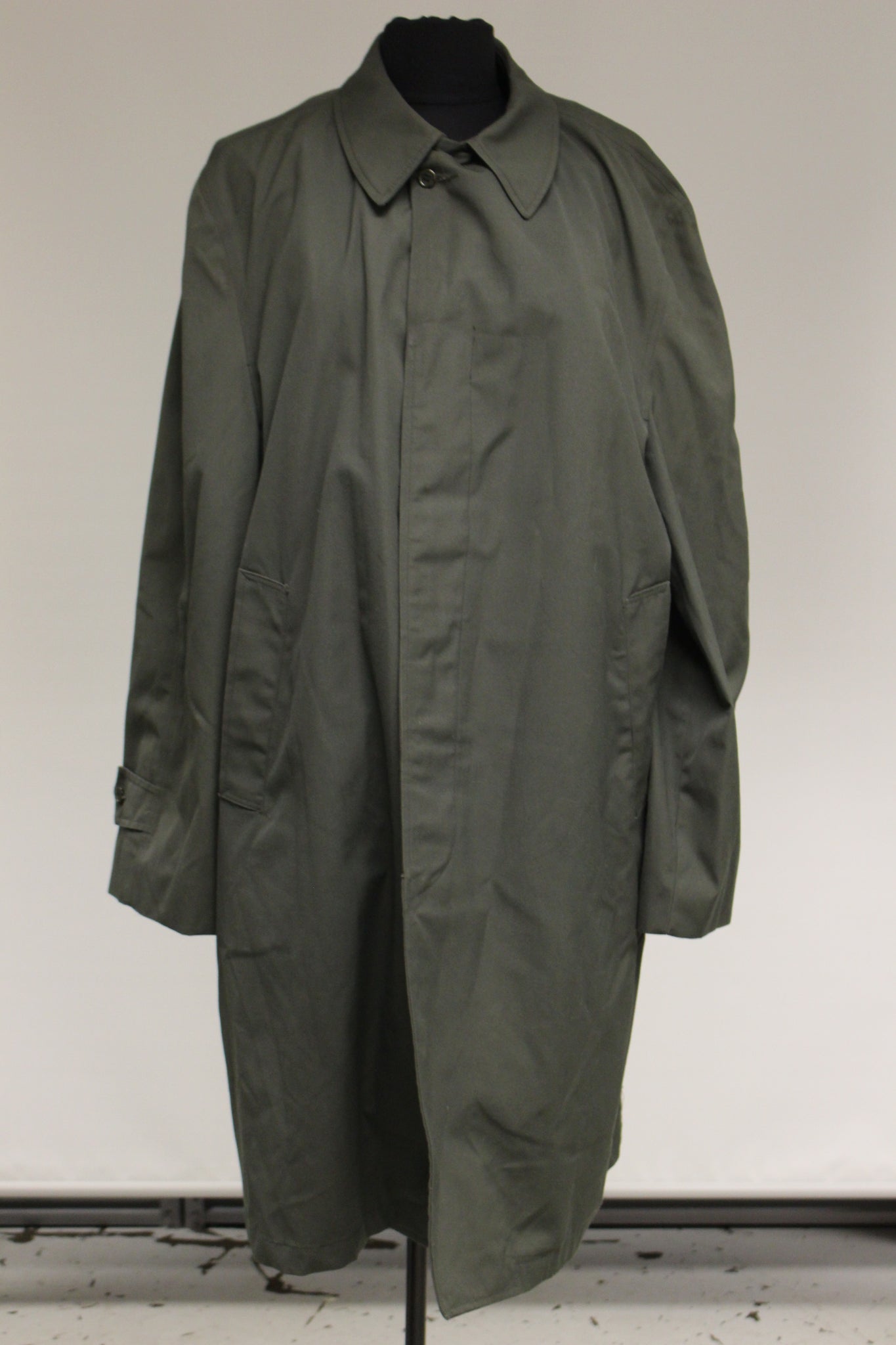 Richman Brothers Men's Dress Winter Coat, Size: 44 Long Military Steals and Surplus Richman Brothers Men's Dress Winter Coat, Size: 44 Long Military Steals and Surplus