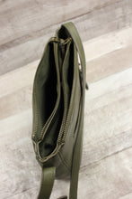 Load image into Gallery viewer, Universal Threads Good Co Faux Leather Handbag Purse -Green -Used