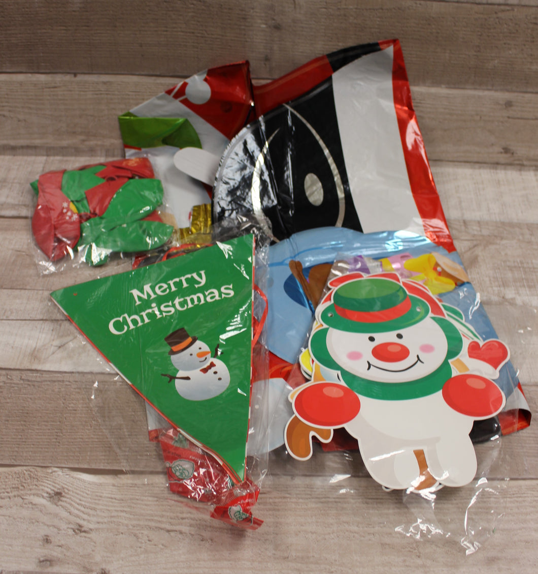 Christmas Decorating Kit - Banner/Balloons/Wall Art - New