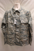 Load image into Gallery viewer, USAF Men&#39;s Utility Coat, Digital Tiger, Size: 42R, NSN: 8415-01-536-4583, New!
